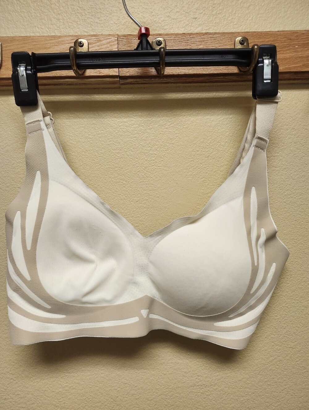 Seamless Support Cotton-Blend Bra in Cream and White